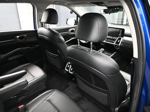 Used 2021 Kia Sorento EX w/ Panoramic Sunroof Package image 47