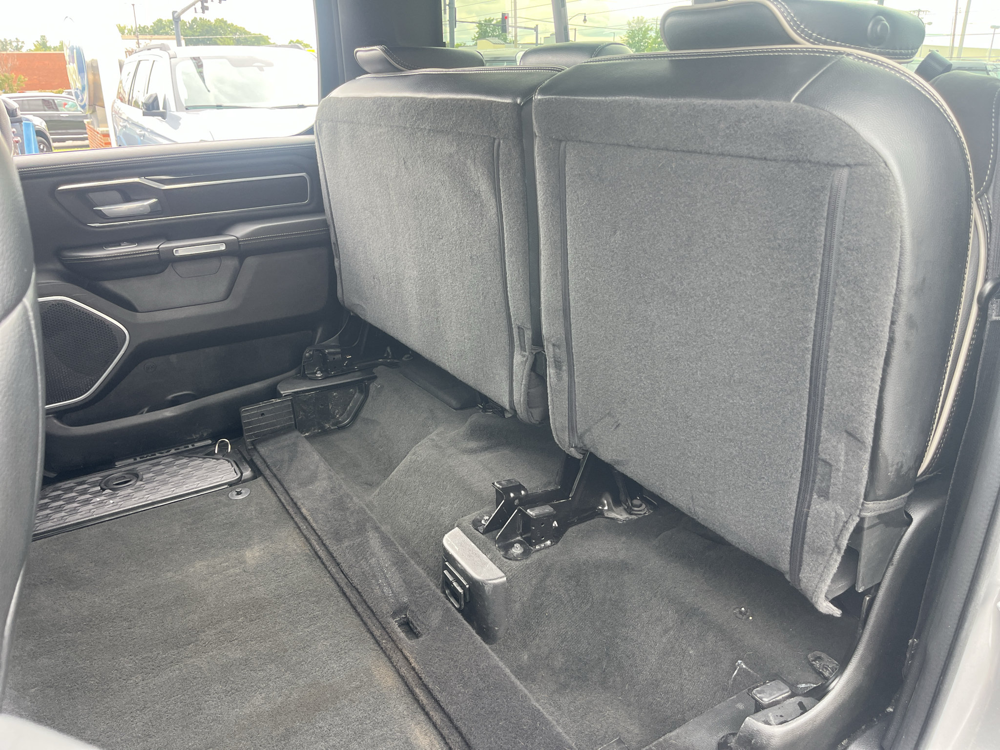 Used 2022 RAM 1500 Laramie w/ Sport Appearance Package AWD/4WD image 27