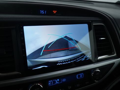 Used 2014 Toyota Highlander Limited image 25