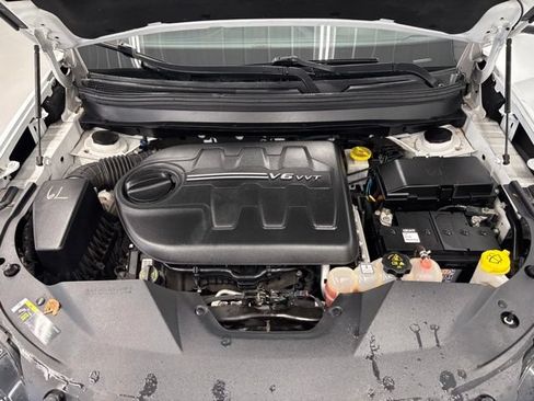 Used 2019 Jeep Cherokee Latitude w/ Comfort & Convenience Group AWD/4WD image 18
