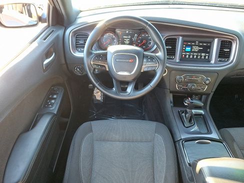 Used 2018 Dodge Charger SXT w/ Blacktop Package image 9