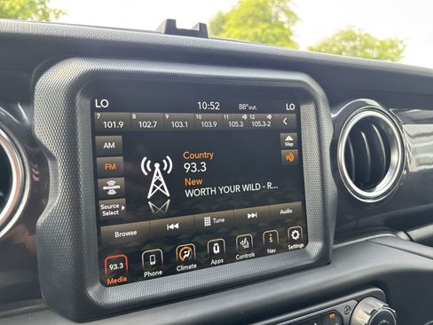 Certified 2021 Jeep Wrangler Unlimited Sahara AWD/4WD image 17