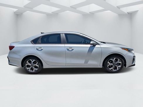 Used 2021 Kia Forte LXS FWD image 2