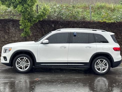 Used 2021 Mercedes-Benz GLB 250 w/ Premium Package image 7