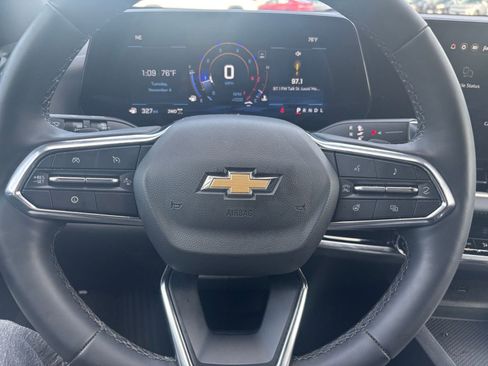 Used 2025 Chevrolet Equinox LT image 25