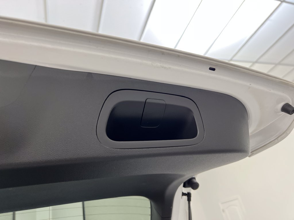 Used 2025 Chevrolet Trax LT FWD image 39