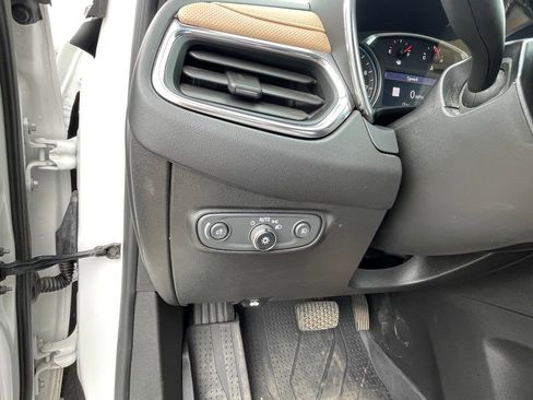 Used 2022 Chevrolet Equinox Premier image 13