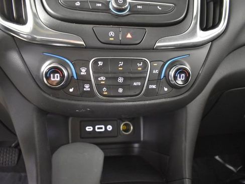 Used 2023 Chevrolet Equinox LT FWD image 23