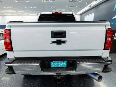 Used 2019 Chevrolet Silverado 2500 LT AWD/4WD image 6