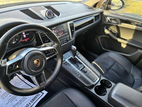 Used 2017 Porsche Macan w/ Driver Memory Package image 23