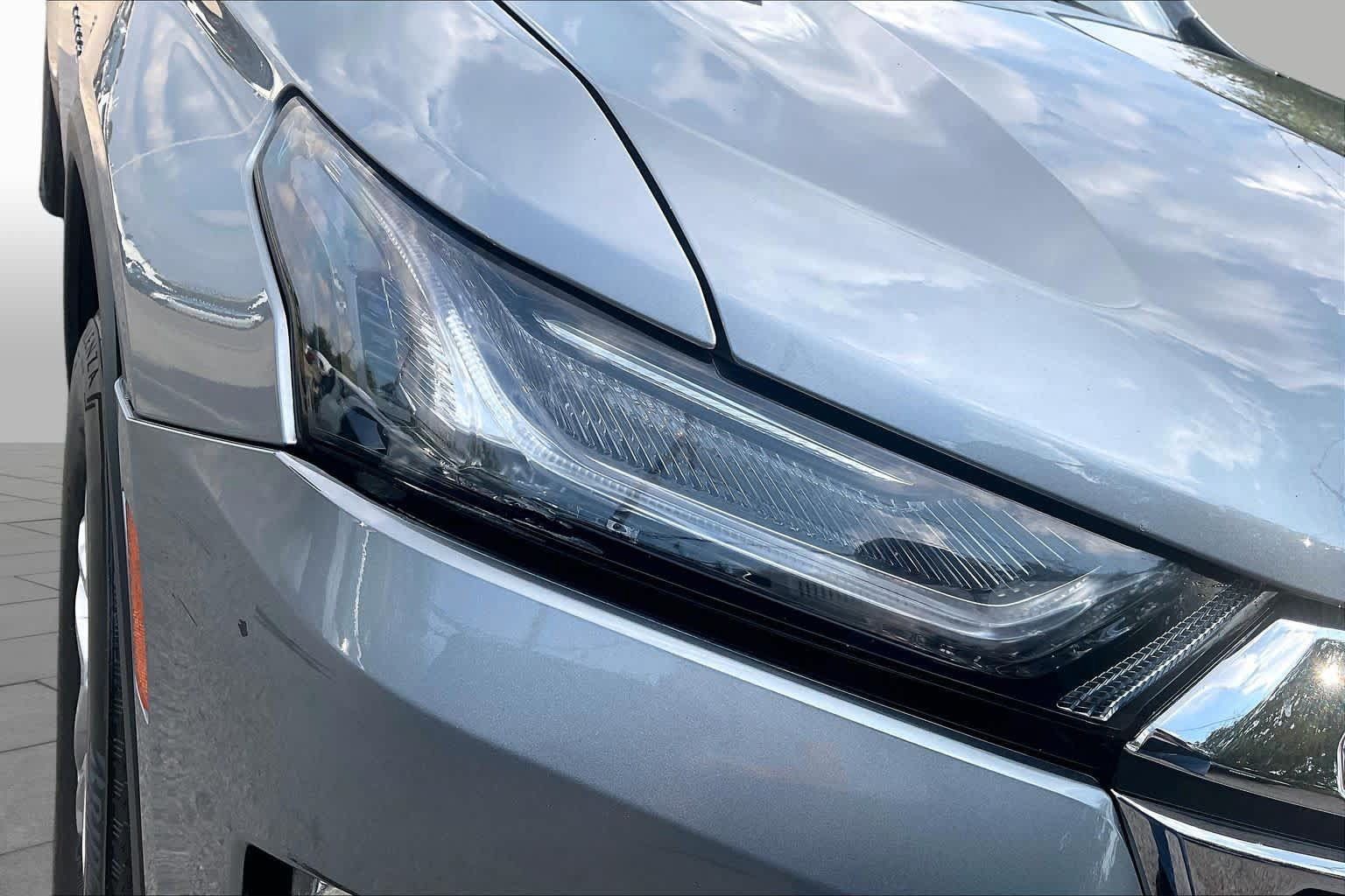 Used 2023 Chevrolet Traverse LS w/ Safety Package FWD image 27