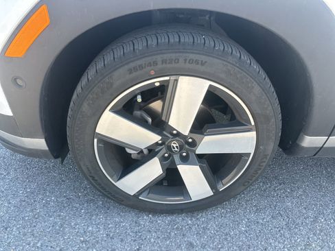 Used 2025 Hyundai Santa Fe Limited image 10