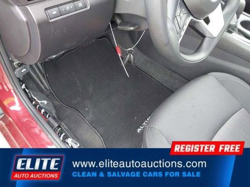 Used 2025 Nissan Altima 2.5 SV image 12