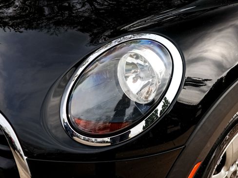 Used 2019 MINI Cooper 2-Door Hardtop image 6