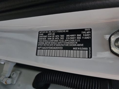 Used 2022 Porsche Cayenne Platinum Edition image 38