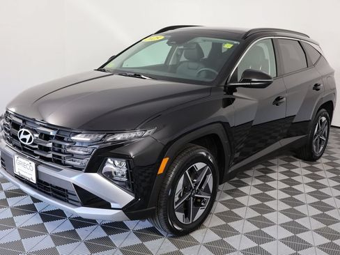 Certified 2025 Hyundai Tucson SEL AWD/4WD image 4