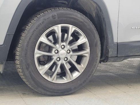 Used 2021 Jeep Cherokee Latitude Plus image 31