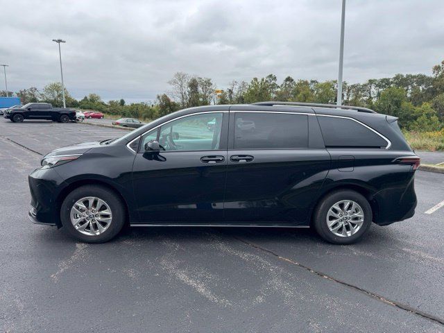 Certified 2025 Toyota Sienna LE w/ LE Plus Package AWD/4WD image 6