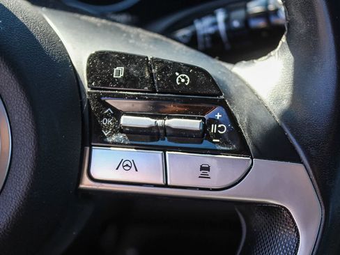 Used 2022 Hyundai Elantra Limited image 33