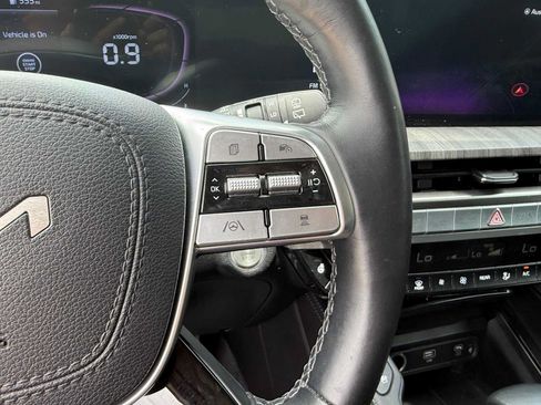 Certified 2024 Kia Telluride EX w/ EX Captain's Chair Package AWD/4WD image 24