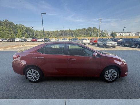 Used 2018 Toyota Corolla LE FWD image 7