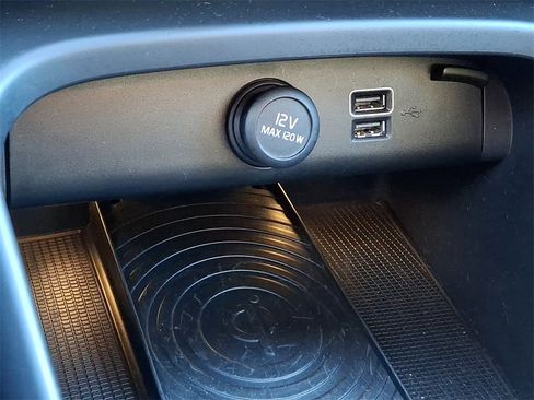 Used 2019 Volvo XC40 T5 R-Design image 25