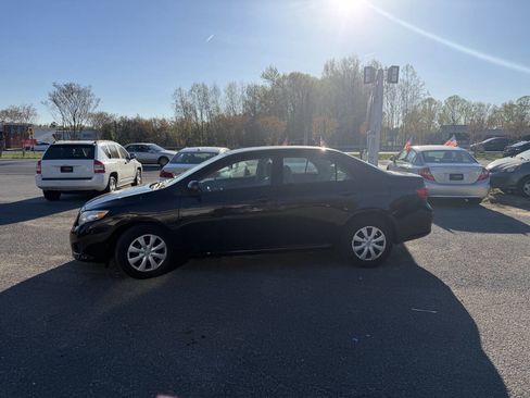 Used 2010 Toyota Corolla FWD image 3
