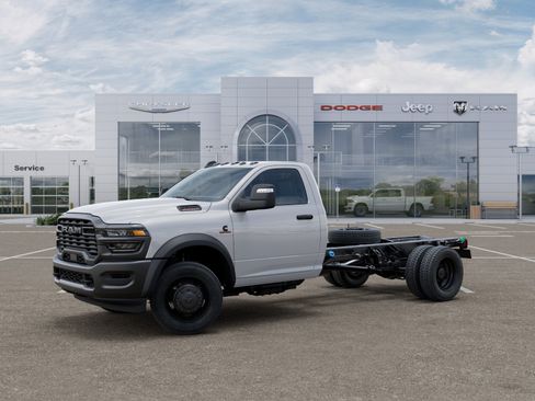 New 2025 RAM 5500 Tradesman AWD/4WD image 10