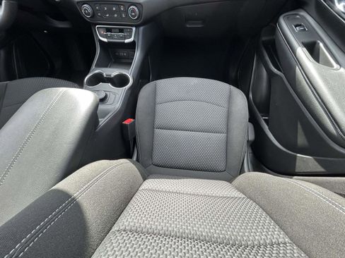 Used 2024 GMC Terrain SLE image 14