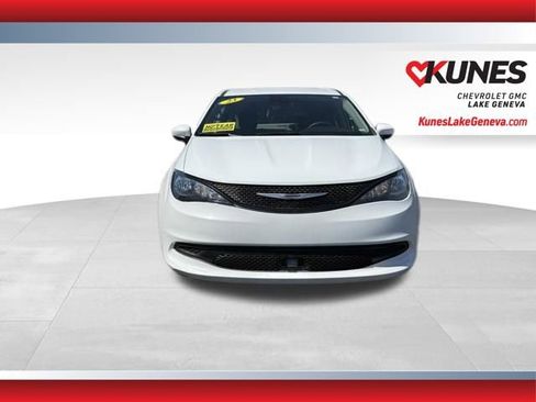 Used 2023 Chrysler Voyager LX FWD image 11