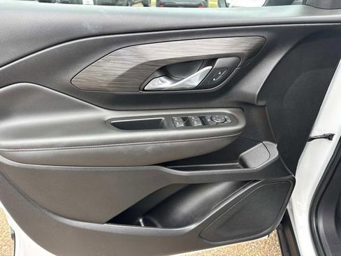 Used 2022 GMC Terrain SLE image 24