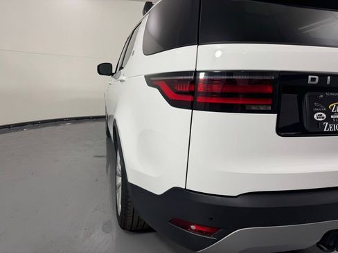 Used 2023 Land Rover Discovery S image 9