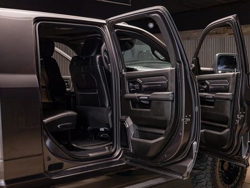 Used 2024 RAM 2500 Limited image 33