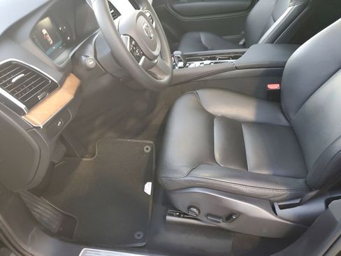 Used 2023 Volvo XC90 B6 Plus image 31