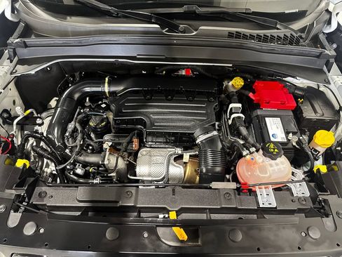Used 2023 Jeep Renegade Altitude AWD/4WD image 12