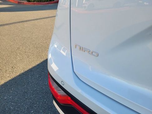 Used 2023 Kia Niro EX FWD image 6