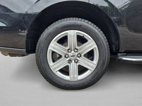 Used 2019 Ford Expedition XLT w/ Equipment Group 202A AWD/4WD image 6