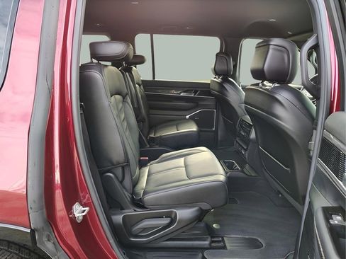 Used 2022 Jeep Wagoneer Series III w/ Flexible Seating Group AWD/4WD image 29