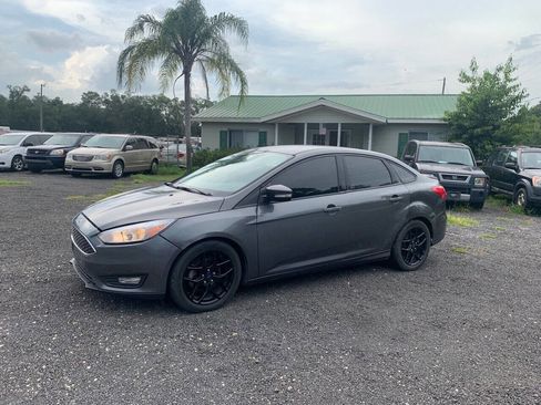 Used 2016 Ford Focus SE w/ Equipment Group 201A image 2