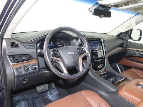 Used 2019 Cadillac Escalade ESV Premium Luxury image 28