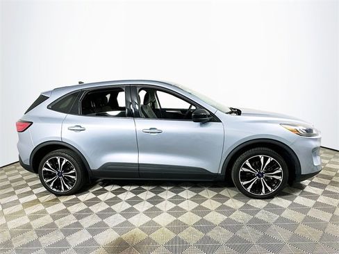 Used 2022 Ford Escape SE w/ SE Sport Appearance Package image 2