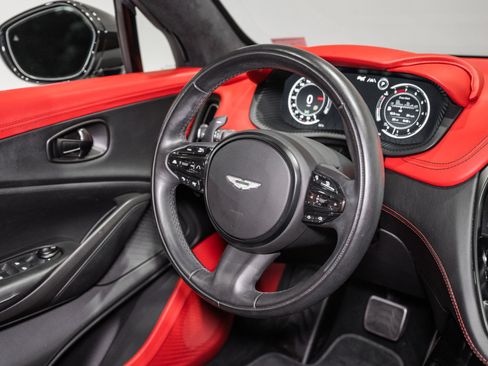 Used 2021 Aston Martin DBX AWD/4WD image 25