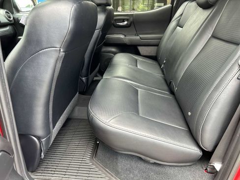 Used 2019 Toyota Tacoma TRD Off-Road AWD/4WD image 8