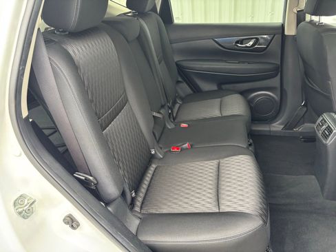 Used 2020 Nissan Rogue SV image 35