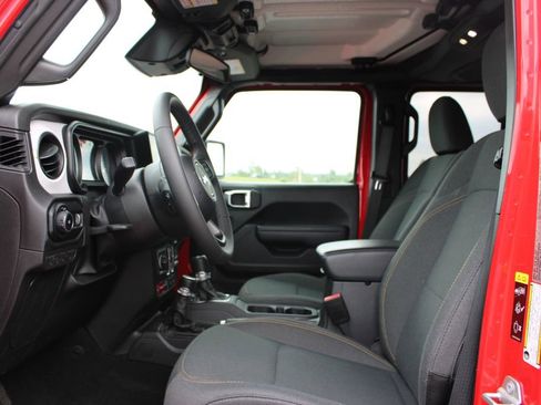 Used 2025 Jeep Wrangler Unlimited Sport AWD/4WD image 14