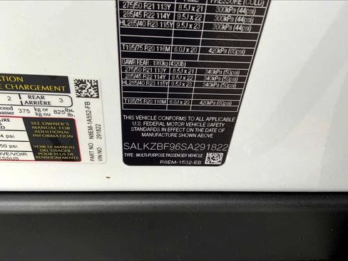 New 2025 Land Rover Range Rover SV image 10