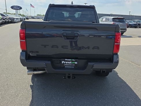 Used 2025 Toyota Tacoma TRD Sport AWD/4WD image 19