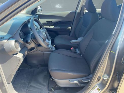 New 2025 Nissan Kicks Play S image 5