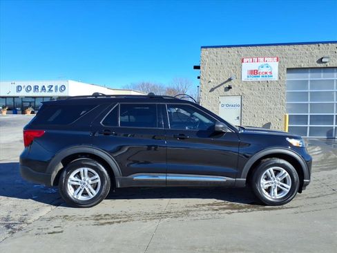 Used 2022 Ford Explorer XLT image 3
