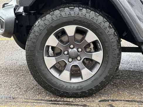 Used 2018 Jeep Wrangler Unlimited Sahara image 8